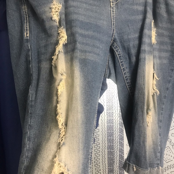 Denim Capris - Picture 4 of 4